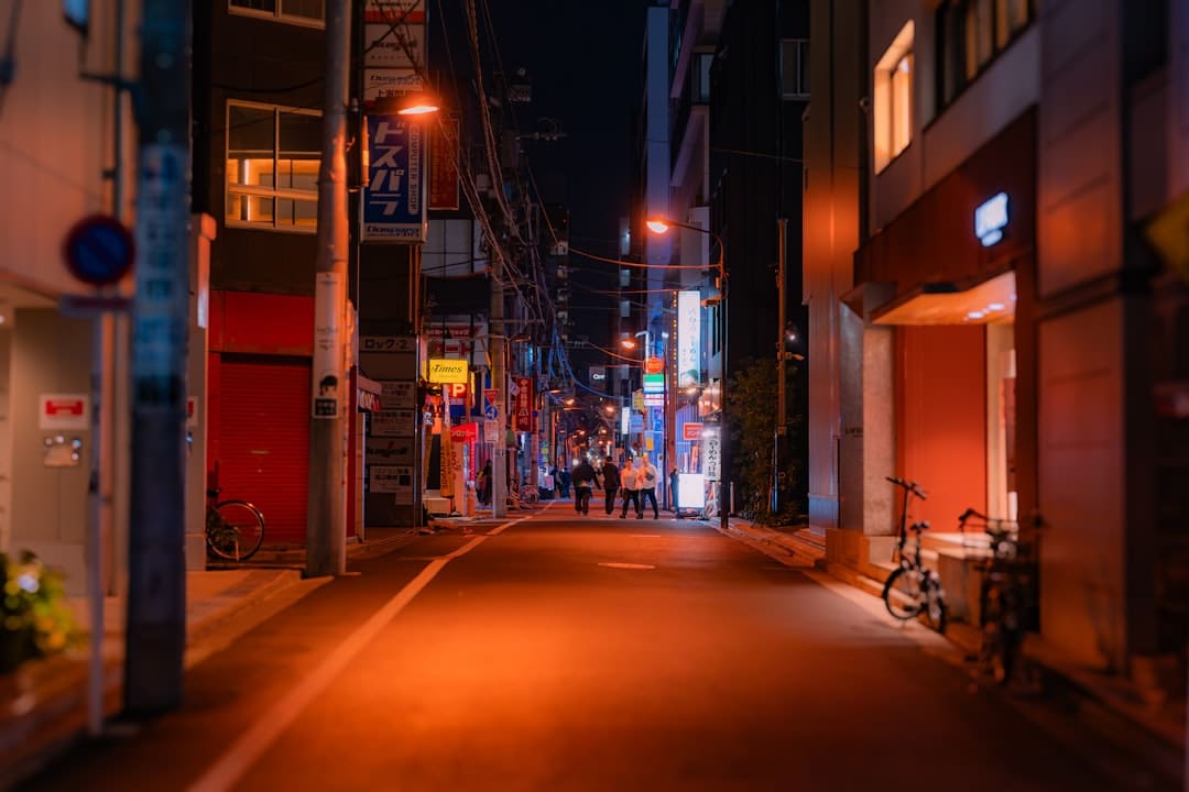 哈登与遭枪击留学生重逢 温情互动感动球迷